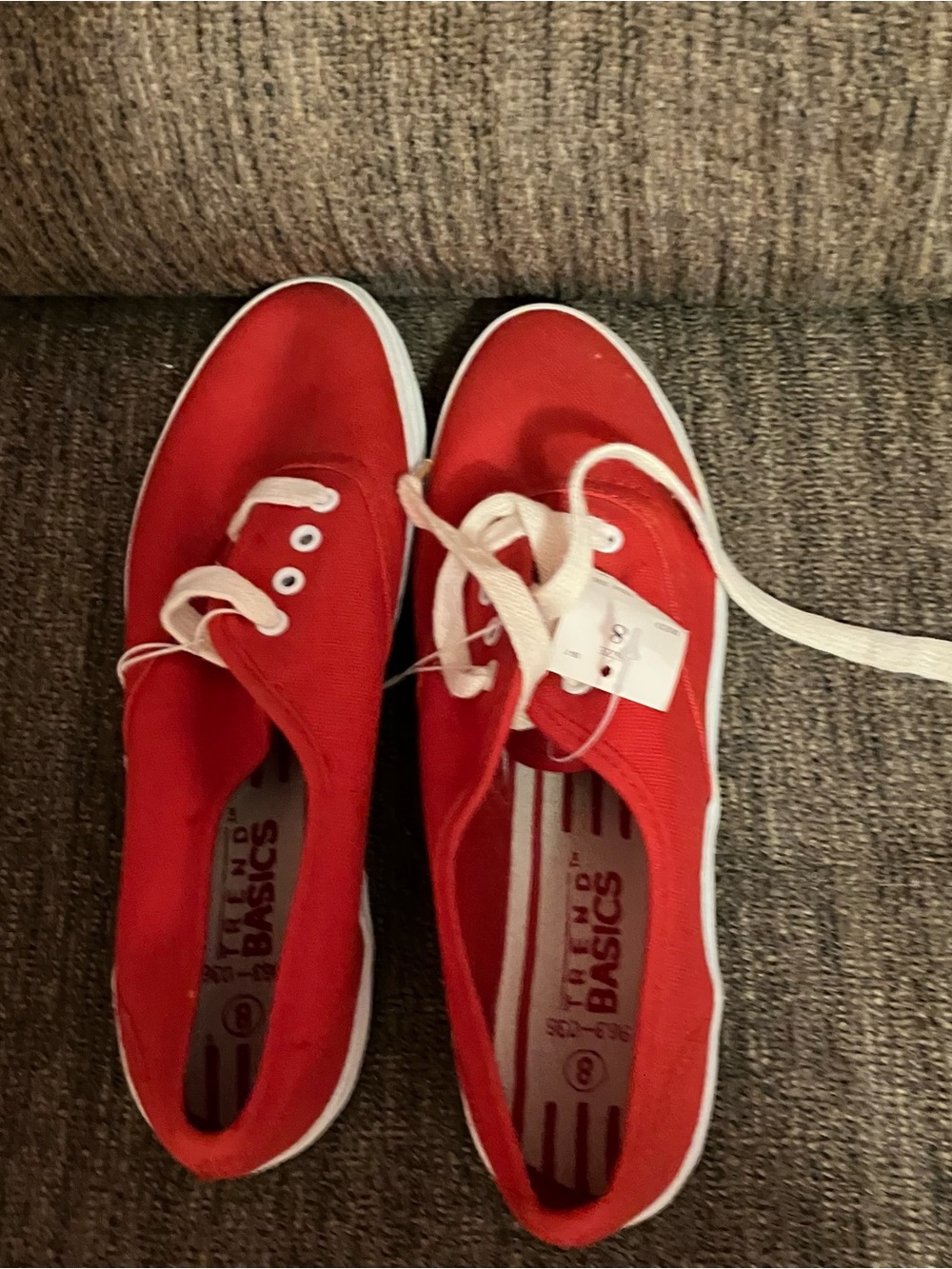 canvas low-top sneakers by Trend Basics Women’s Size 8 NWT
